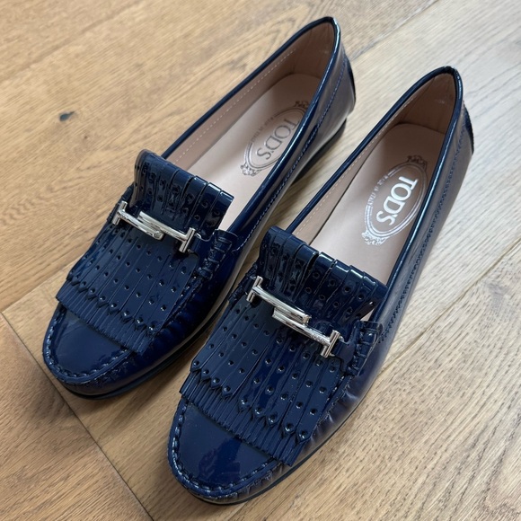 Tod’s Gommino Fringe Patent Leather Double T Loafers - Like New - Ladies Size 40 - Picture 1 of 11